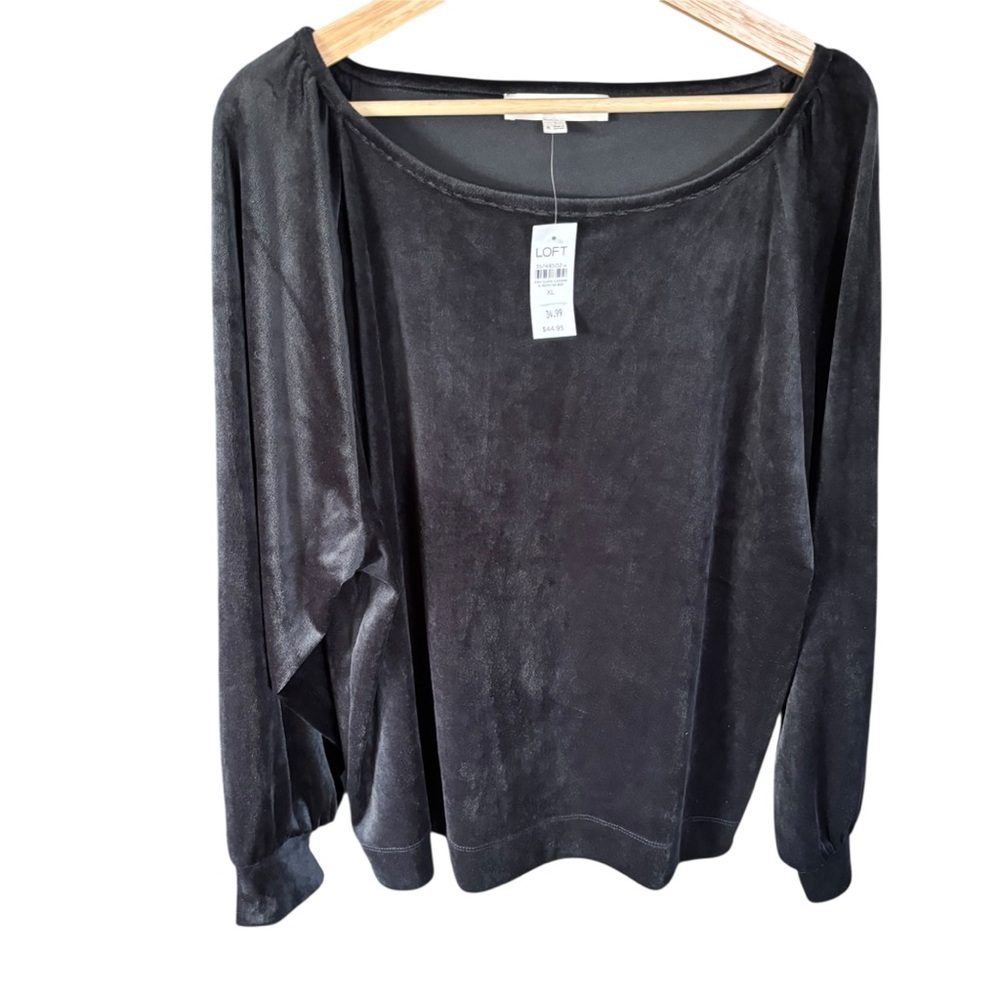 🆕🆕LOFT Women's Black Velvet Top